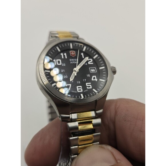 Victorinox Swiss Army Base Camp 24126 Ladie's Watch. 35.7mm. Expansion Band. - Picture 4 of 8